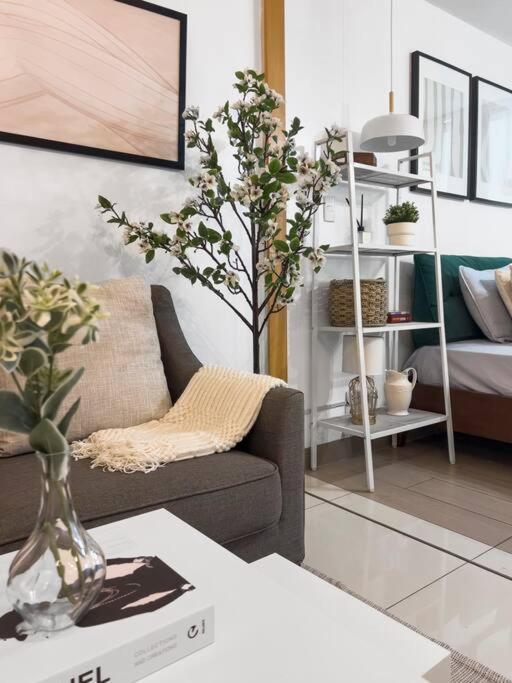 One Uptown Residences Bgc Тагиг Экстерьер фото