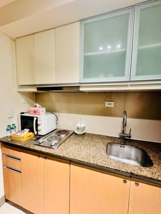 One Uptown Residences Bgc Тагиг Экстерьер фото
