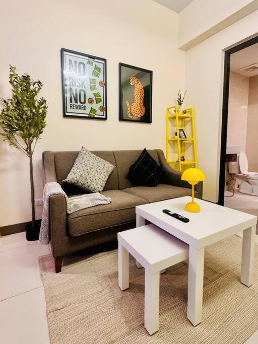 One Uptown Residences Bgc Тагиг Экстерьер фото