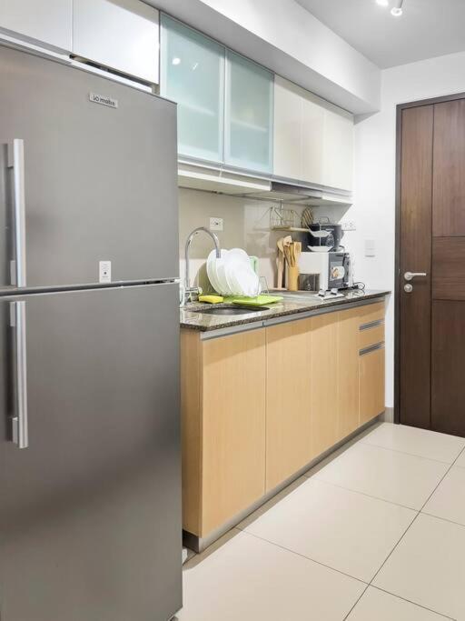 One Uptown Residences Bgc Тагиг Экстерьер фото