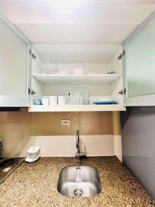 One Uptown Residences Bgc Тагиг Экстерьер фото
