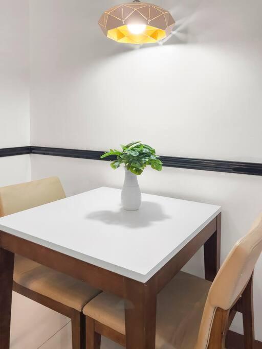 One Uptown Residences Bgc Тагиг Экстерьер фото