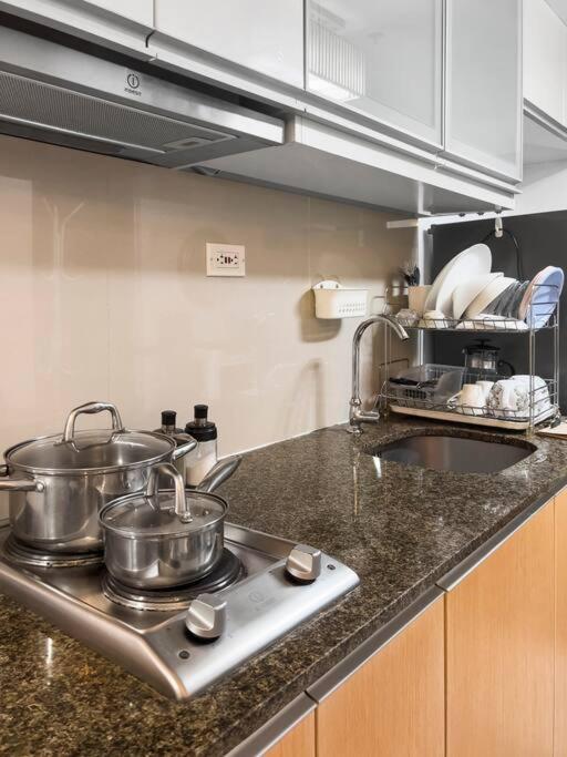 One Uptown Residences Bgc Тагиг Экстерьер фото
